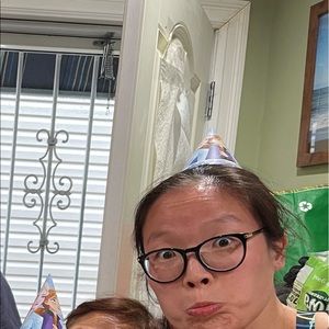 Meet your Posher, Angela